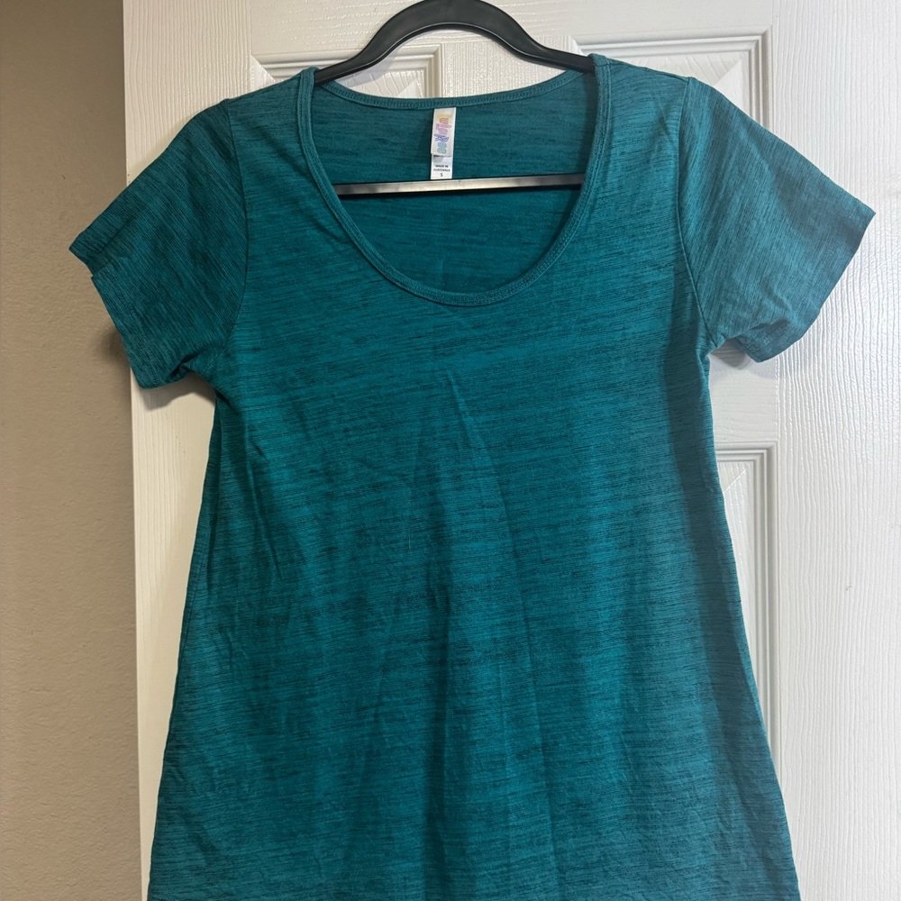 $5 SALE LuLaRoe classic tee. Short sleeves. High-low hem. Sm. GUC.